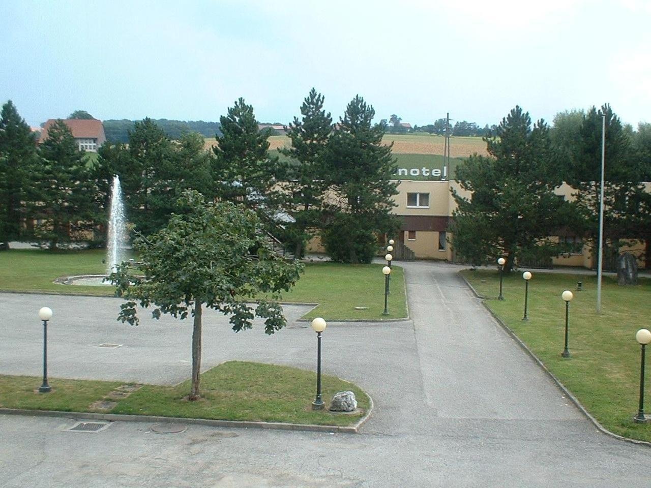 Motel - Hôtel La Poularde Romont Exterior foto